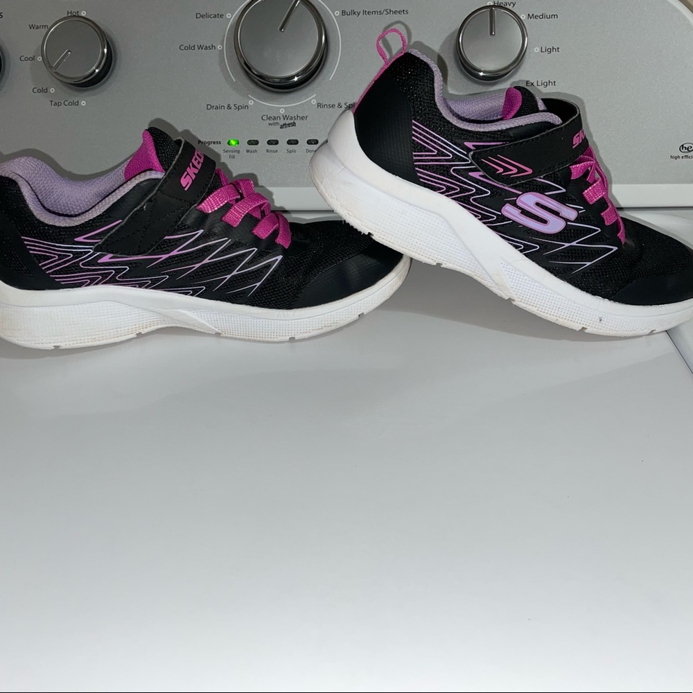 Girls Skechers shoes